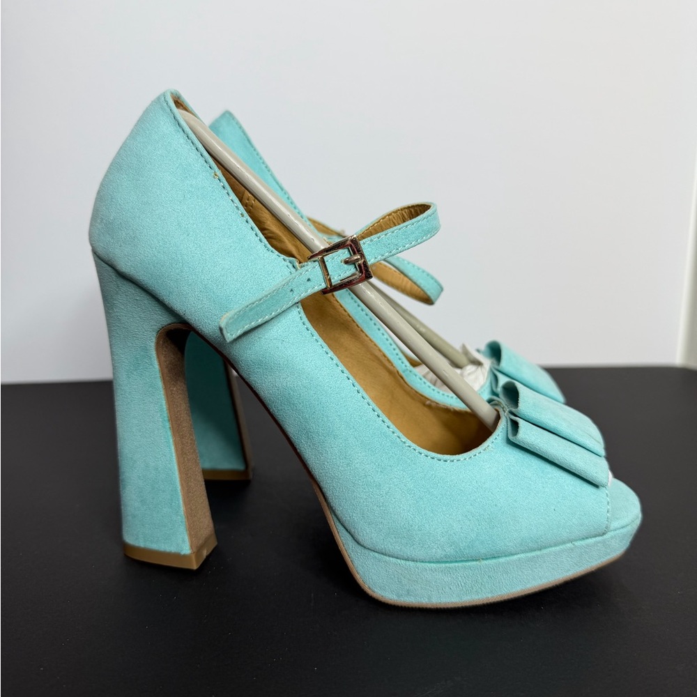 Elegant Eggshell Suede Platform Heels